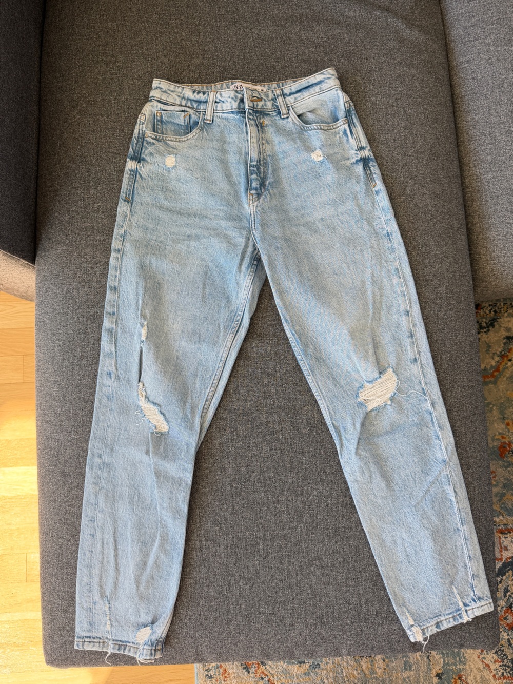 Light Wash Distressed Women’s skinny Jeans